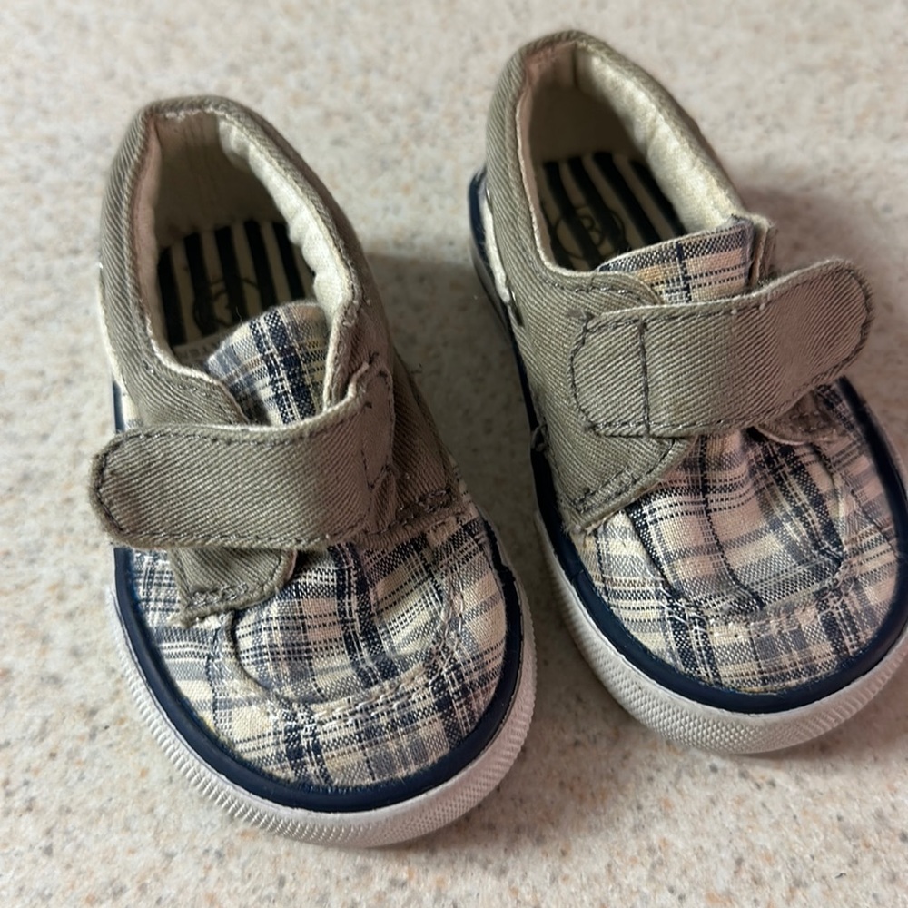 Circo slip on sneakers